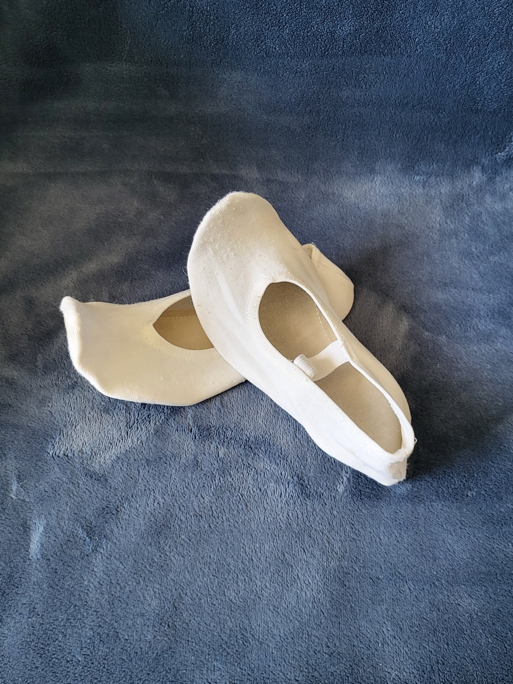 Kids White Trampoline Shoes Size EU 35 (US Size 4) By Carita House